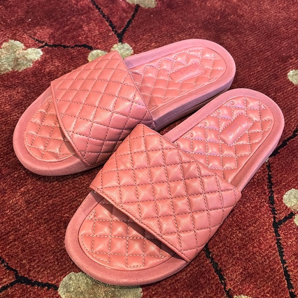 APL Lusso Slides - Picture 1 of 4